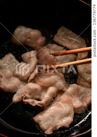 炒五花肉 136779774