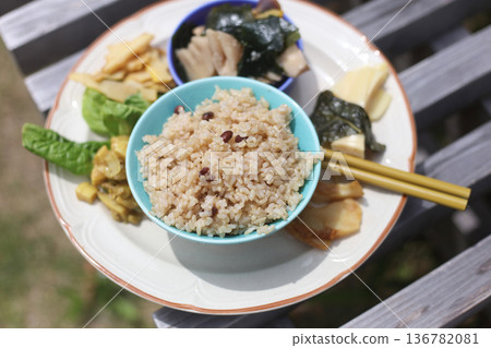 One plate lunch 136782081