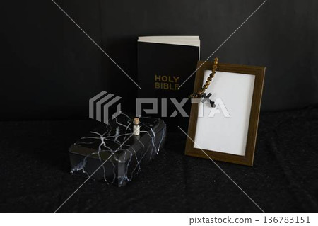 funeral , a glass pendant with ashes in the form of a bottle, memorial 136783151