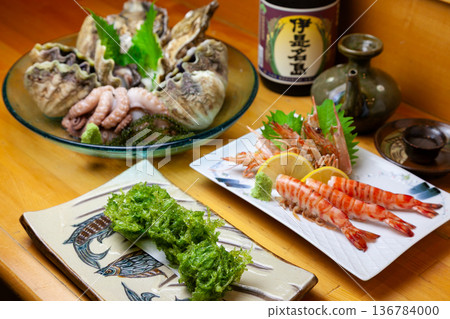 Sea lettuce tempura and awamori 136784000