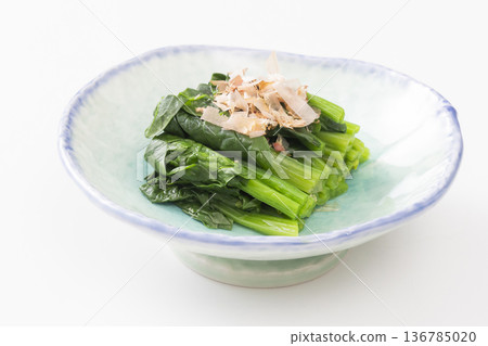 Boiled spinach Boiled spinach 136785020