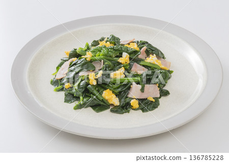 Chinese-style stir-fried curly spinach Chinese-style stir-fried curly spinach 136785228