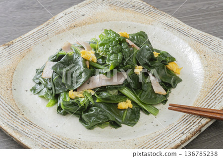 Chinese-style stir-fried curly spinach Chinese-style stir-fried curly spinach 136785238
