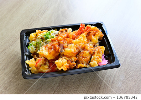 Shrimp tempura bento 136785342