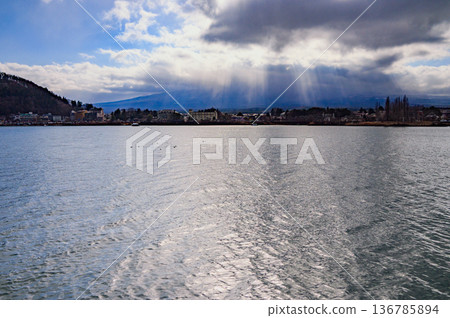 Mount Fuji hidden in a curtain of light and the sparkling lake surface [Photo taken from a sightseeing boat on Lake Kawaguchi] 136785894