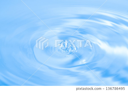 水濺動作鏡頭 136786495