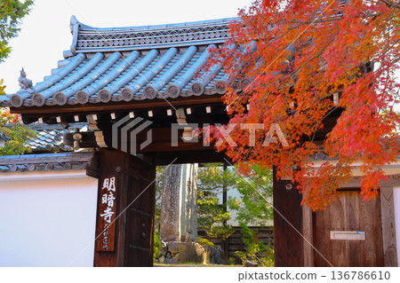 traditional temple in Chome Honmachi near Tofuku ji 136786610
