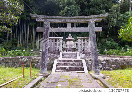 松江藩第一代藩主鬆平直政的家寺月勝寺就葬於此。 136787778