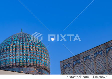 Bibi-Khanym Mosque and the moon in the evening in Samarkand Bibi-Khanym Mosque and the moon in the evening in Samarkand 136788760