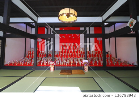 Usuki Hina Dolls (Resting Place, Former Shinkoji Temple, Niouza Historical Road, Usuki City) 136788948