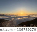 第一縷陽光從雲海昇起 136789279