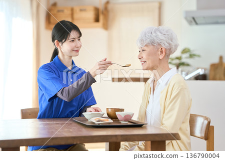 Asian senior woman receiving meal assistance 136790004