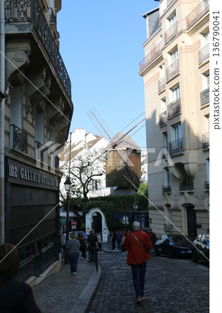 Moulin de la Galette, another windmill in Montmartre 136790041
