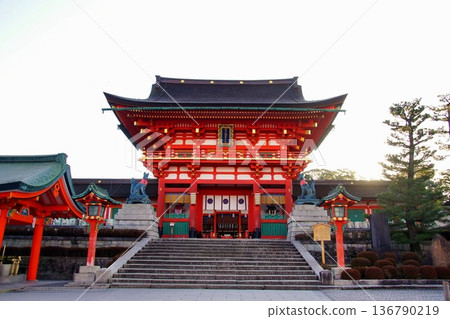 Fushimi Inari Taisha Shrine Tower Gate (Important Cultural Property) Fushimi-ku, Kyoto City, Fushimi Ward, Fukakusa Yabunouchi-cho 136790219