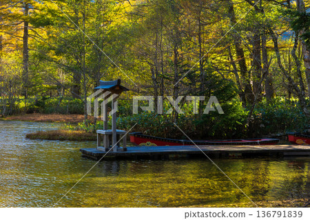 Kamikochi, one of Japan's leading mountain resorts, with its autumn foliage and Myojin Pond Kamikochi, one of Japan's leading mountain resorts, with its autumn foliage and Myojin Pond 136791839