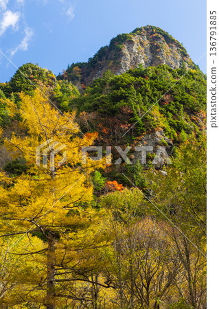 One of Japan's leading mountain resorts: Kamikochi and Konashidaira in autumn and autumn foliage One of Japan's leading mountain resorts: Kamikochi and Konashidaira in autumn and autumn foliage 136791885