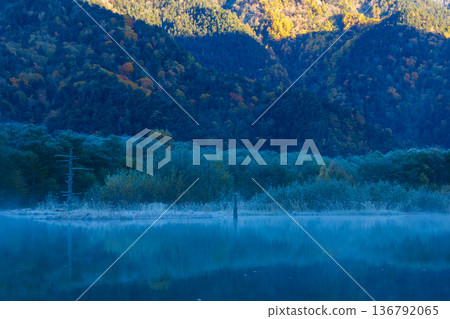 Autumn in Kamikochi, one of Japan's leading mountain resorts, at Taisho Pond in the early morning Autumn in Kamikochi, one of Japan's leading mountain resorts, at Taisho Pond in the early morning 136792065
