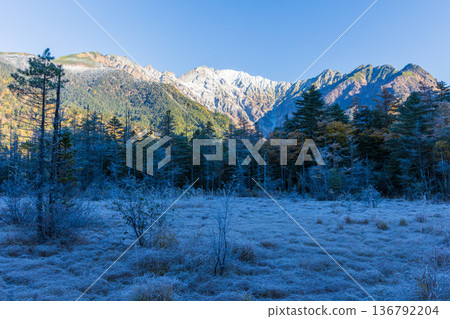 Autumn in Kamikochi, one of Japan's leading mountain resorts. Tashiro Marsh and the Hotaka mountain range in the early morning. 136792204
