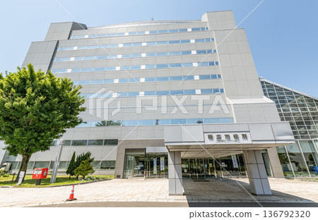 晴空下的北海道帶廣市政府大樓 136792320