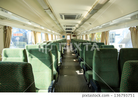 小倉綜合車輛中心展出的485系列車內。 小倉綜合車輛中心展出的485系列車內。 136793751