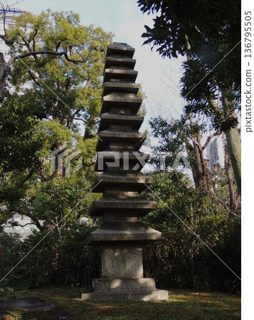 [Tokyo, Sumida Ward] Yasuda Garden and Stone Lanterns 136795505