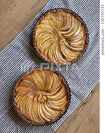 Apple tart Apple tart 136795531