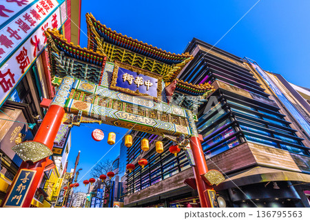 Yokohama cityscape in Japan, auspicious for the Chinese New Year. The transformation of Yokohama Chinatown. The capsule toy specialty store on the "right face" of the Chinatown Zenrin Gate. Yokohama cityscape in Japan, auspicious for the Chinese New Year. The transformation of Yokohama Chinatown. The capsule toy specialty store on the "right face" of the Chinatown Zenrin Gate. 136795563