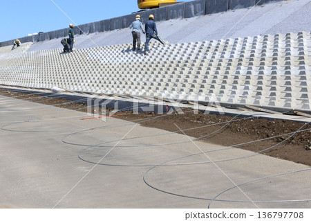 Construction of slope protection work using connected flat blocks Construction of slope protection work using connected flat blocks 136797708