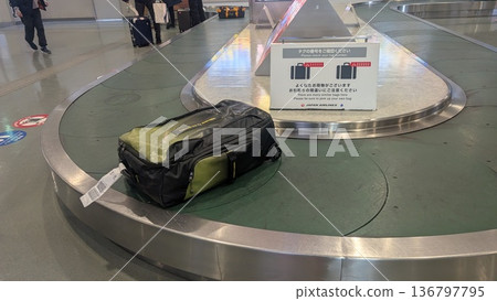 Picking up luggage after arriving at the airport Picking up luggage after arriving at the airport 136797795