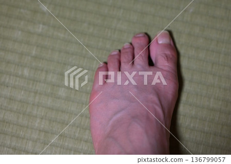 Feet on the tatami Feet on the tatami 136799057
