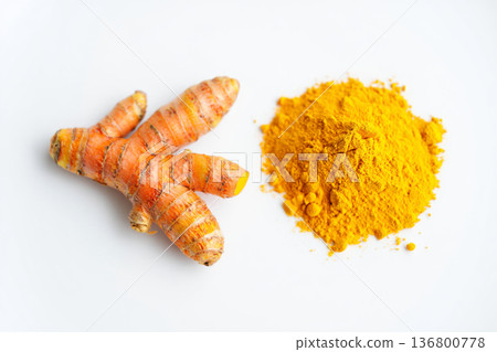 turmeric powder on white background 136800778