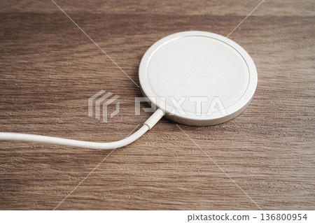 Wireless charger, magnetic charging modern equipment of mobile phone. Wireless charger, magnetic charging modern equipment of mobile phone. 136800954
