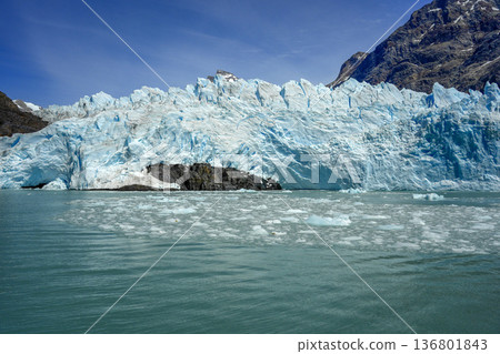 Huge view panorama of the spegazzini glacier los glaciares park argentina 136801843