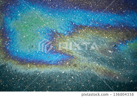 Iridescent oil slick creating colorful rainbow abstract pattern 136804338