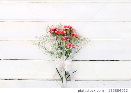 Abstract floral composition, spring background. Carnations on a wooden background, minimal holiday concept. Postcard for womens day or mothers day, happy birthday, wedding, banner for the screen, Abstract floral composition, spring background. Carnations on a wooden background, minimal holiday concept. Postcard for womens day or mothers day, happy birthday, wedding, banner for the screen, 136804912