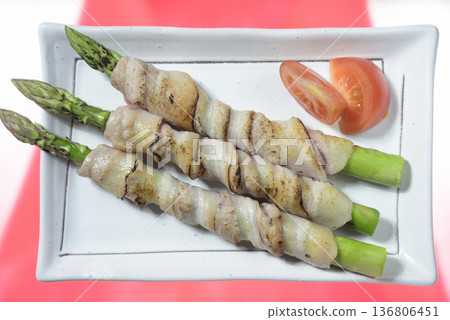 五花肉捲綠蘆筍 136806451