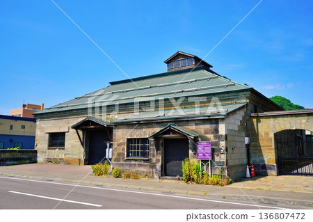 Otaru City Designated Historic Building No. 54: Former Nippon Yusen Kabushiki Kaisha Otaru Branch Cargo Warehouse 136807472