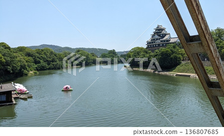 Okayama Castle and Asahikawa River with peach boats Okayama Castle and Asahikawa River with peach boats 136807685