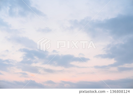 奇妙的天空漸層－柔和的晨曦與黃昏的輕柔氣息 136808124