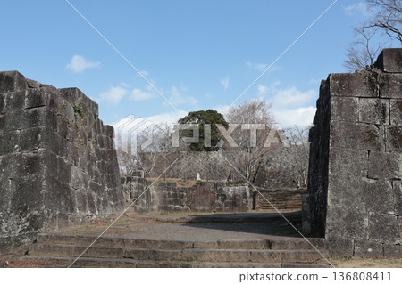 The ruins of Oka Castle, the model for "Kojo no Tsuki" (Ruins of the Castle), and the remains of the Taiko Tower and Bell Tower (Taketa City, Oita Prefecture) 136808411