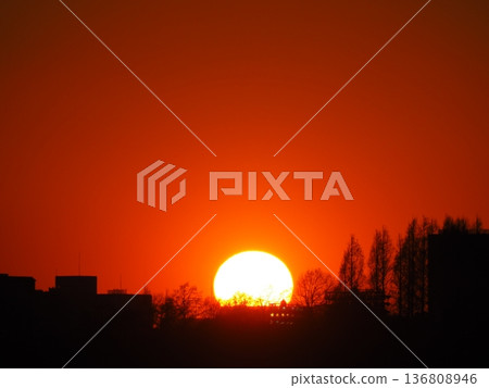 落日在城市 136808946