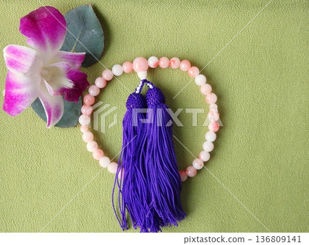 Prayer beads and Dendrobium phalaenopsis - The spirit of prayer 136809141