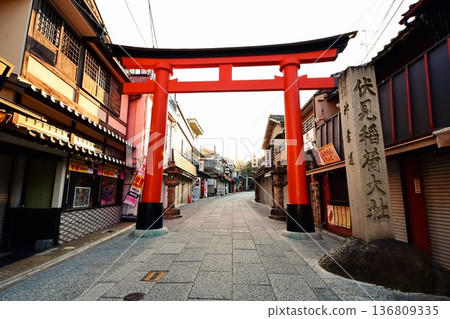 Kyoto Prefecture, Fushimi Inari Taisha Shrine, Torii gate on the back approach, Fukakusa Yabunouchicho, Fushimi Ward, Kyoto City Kyoto Prefecture, Fushimi Inari Taisha Shrine, Torii gate on the back approach, Fukakusa Yabunouchicho, Fushimi Ward, Kyoto City 136809335