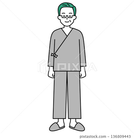 身穿醫院檢查服的中年男子（全身照） 136809443