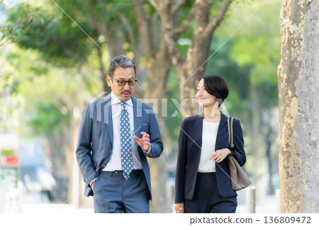 Business men women 136809472