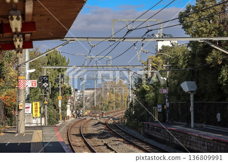 Exterior view of Tofuku ji Station in Kyoto, Japan with commuter Exterior view of Tofuku ji Station in Kyoto, Japan with commuter 136809991