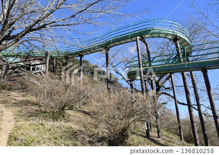 城山公園的滾筒滑梯_15 城山公園的滾筒滑梯_15 136810258