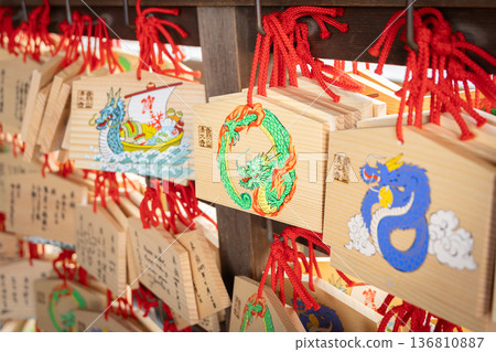 獻給京都府清水寺的龍形供奉牌 獻給京都府清水寺的龍形供奉牌 136810887
