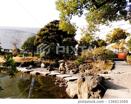 [東京，墨田區] 安田庭園與石燈籠 136811088