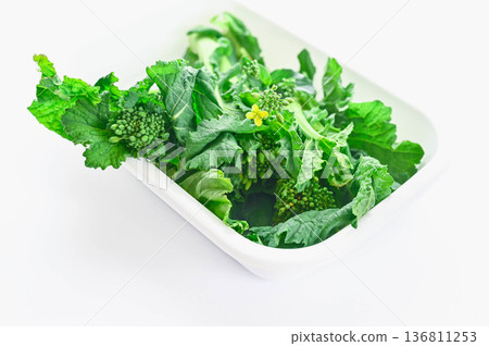 托盤上的油菜花 托盤上的油菜花 136811253